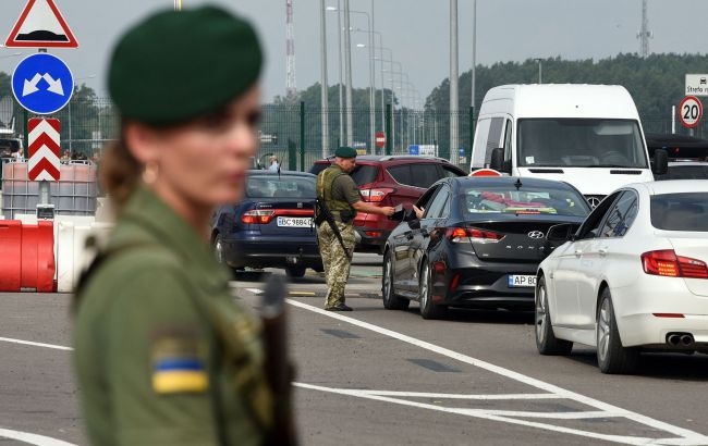 В ГПСУ объяснили, почему на границе с Польшей огромные очереди