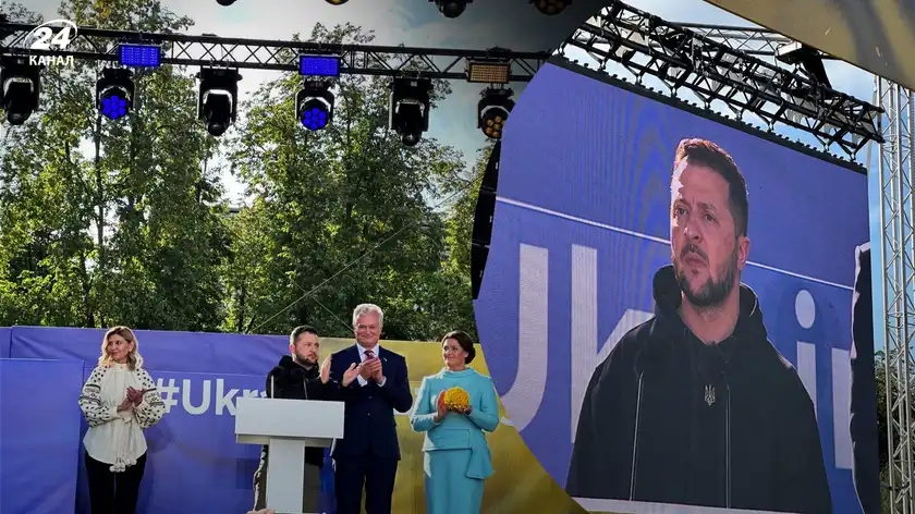 "Литва буде тільки ваша, Україна зробить НАТО сильнішим": Зеленський виступив на площі у Вільнюсі (відео)