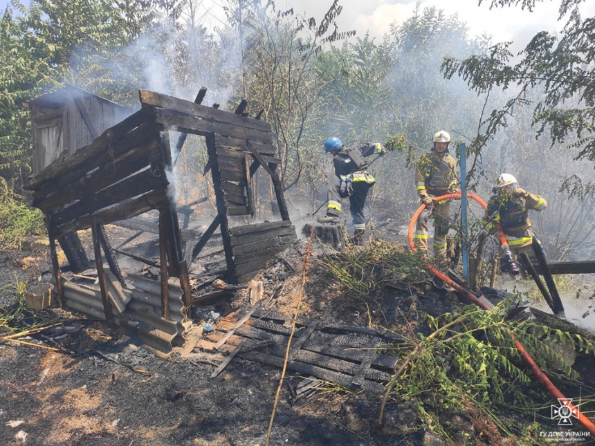 На Миколаївщині через обстріл ворога сталися пожежі: ситуація за добу