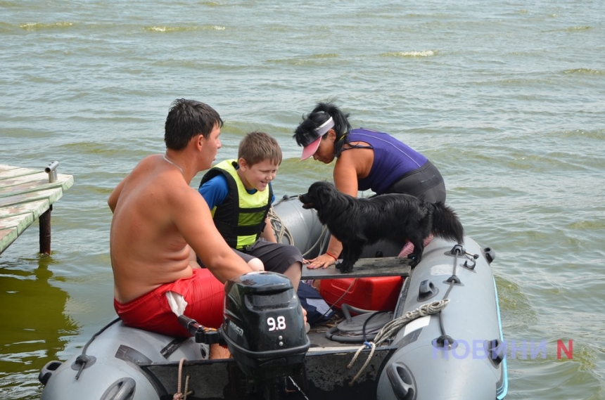 Троє в човні крім собаки: тренування миколаївських спортсменів в умовах війни (фоторепортаж)
