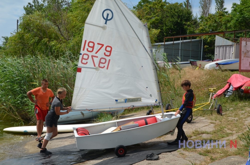 Троє в човні крім собаки: тренування миколаївських спортсменів в умовах війни (фоторепортаж)
