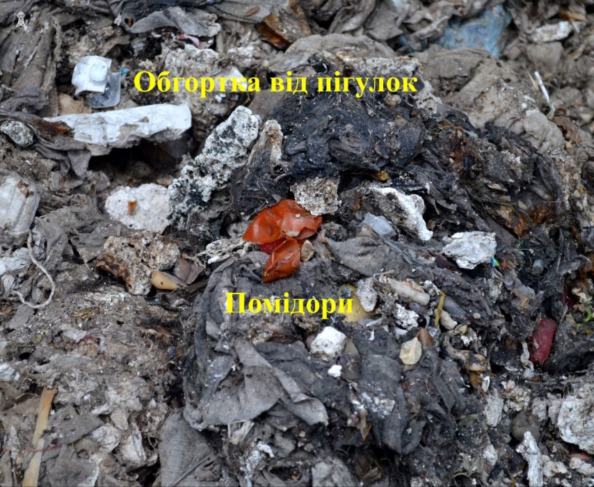 Могло призвести до поломки насоса: миколаївці знову перетворили каналізацію на смітник