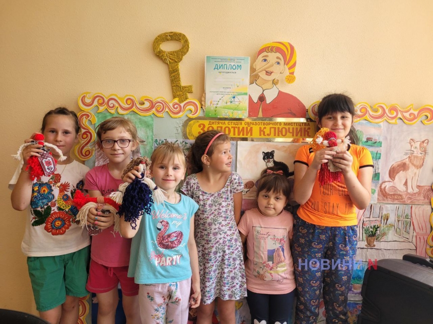 С любовью к юным николаевцам: для малышей провели мастер-класс «Етнолялька» (фоторепортаж)