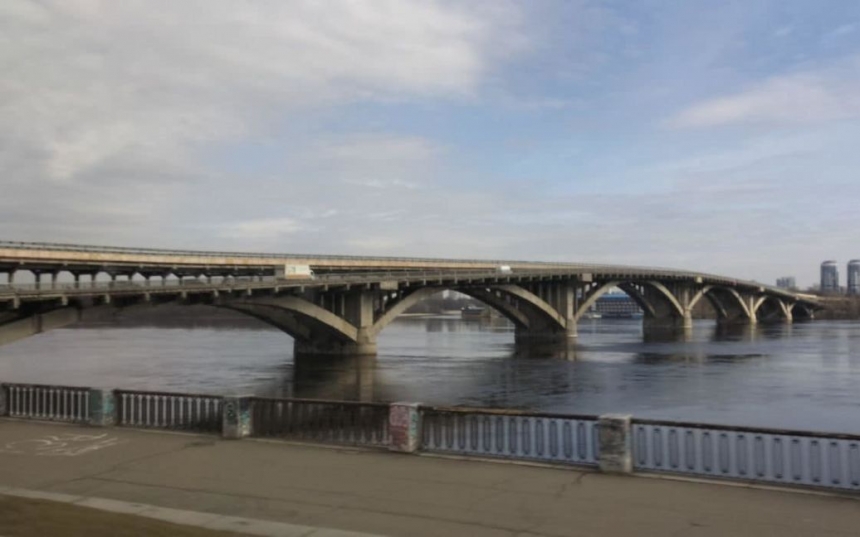 Кличко предупредил киевлян о критической ситуации с мостами в столице: по пяти ездить уже нельзя