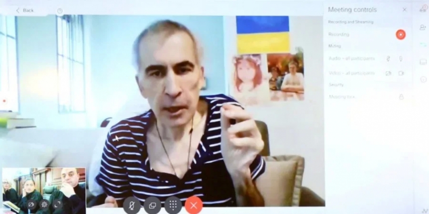 В Грузии заявили, что польский врач пытался вынести образцы анализов Саакашвили в ботинке (видео)