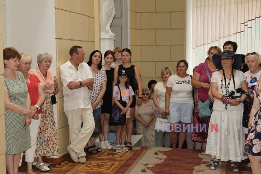 «Загублений світ фарфору»: у Миколаївському музеї відкрилася виставка приватної колекції (фоторепортаж)