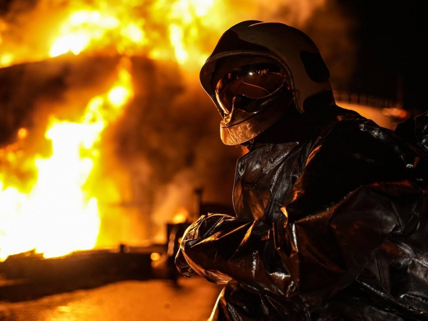 Окупанти завдали удару по центру Миколаєва: горить будинок, поранено 7 людей