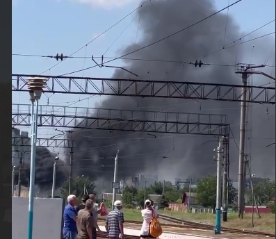 У Криму лунають вибухи, рух через Керченський міст перекрито