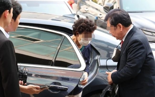 Теща президента Південної Кореї потрапила до в'язниці через підробку довідки з банку