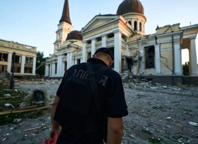 Подоляк назвав п'ять причин, чому росіяни жорстоко б'ють по Одесі