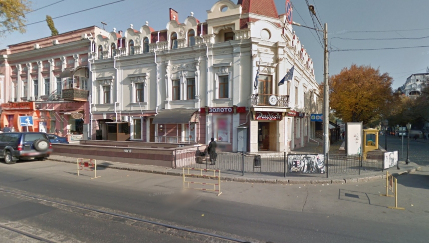 У ході російської атаки на Одесу постраждало консульство Греції