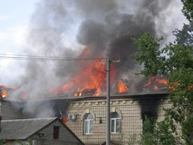 На Николаевщине практически полностью сгорело здание Одесской железной дороги (ФОТО)