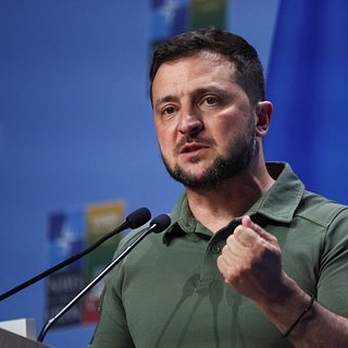 Зеленський закликав усіх депутатів працювати в Україні та заради інтересів українського народу