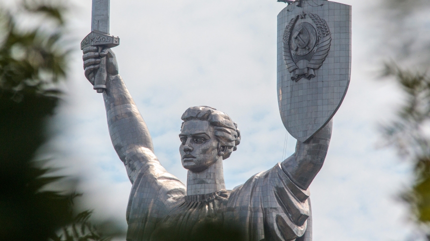 У Києві монумент «Батьківщина-мати» перейменують