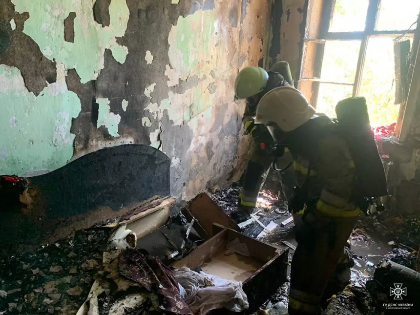 В Николаеве горела квартира: госпитализированы три человека