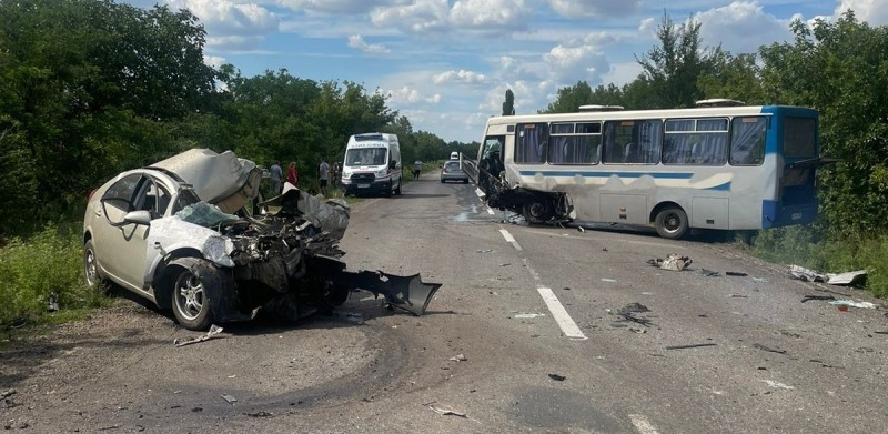 Под Одессой легковушка врезалась в маршрутку: погиб один из водителей
