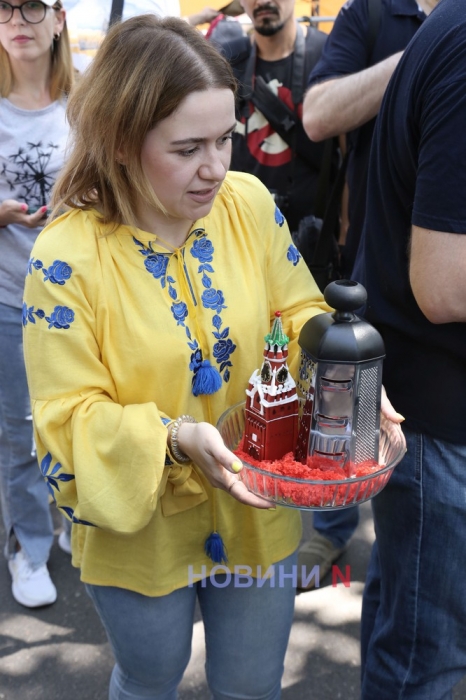 В Николаеве прошло спецгашение почтовой марки и конверта «Винищувачі зла» (фото, видео)