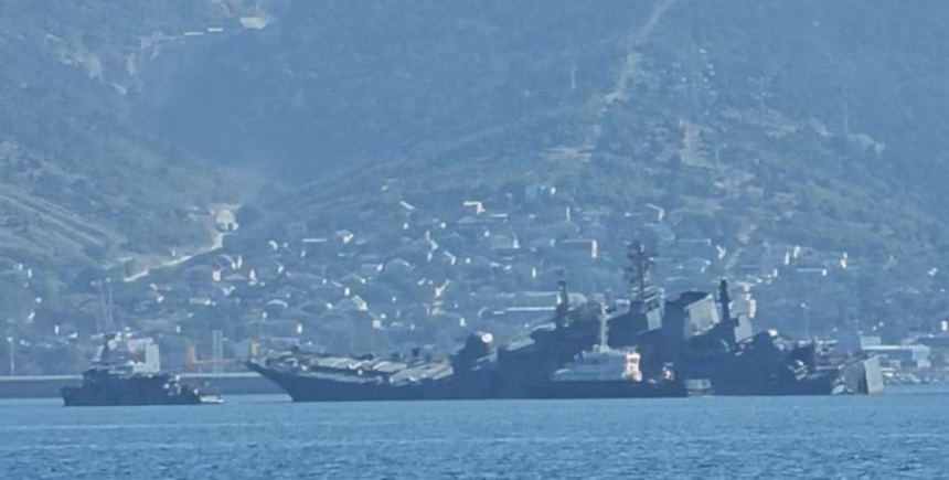 ВМС не причетні до пошкодження корабля біля Новоросійська, — речник (відео)