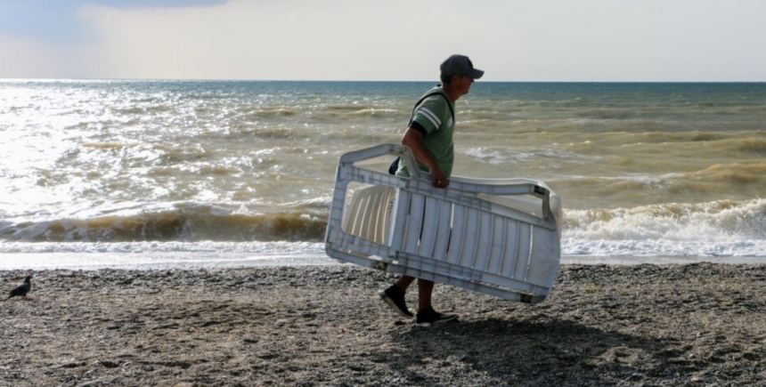 Біля Севастополя рухається надводний безпілотник: людей евакуювали з пляжів (відео)