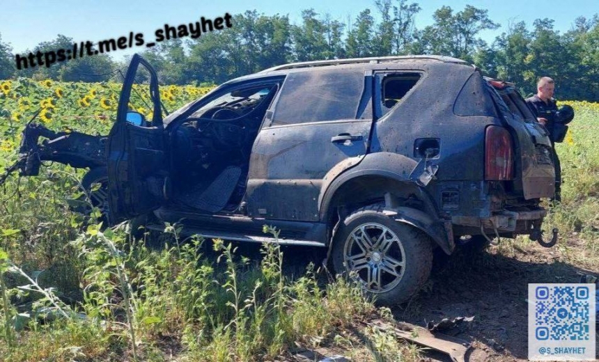 На Миколаївщині автомобіль наїхав на міну: один чоловік загинув, ще один постраждав