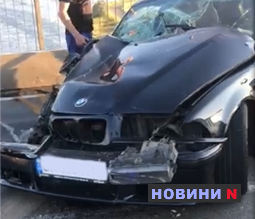 На мосту в Коблеві зіткнулися «БМВ» та автобус: утворилася пробка