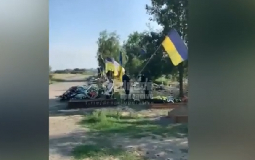 На Дніпропетровщині поглумилися над могилами захисників України