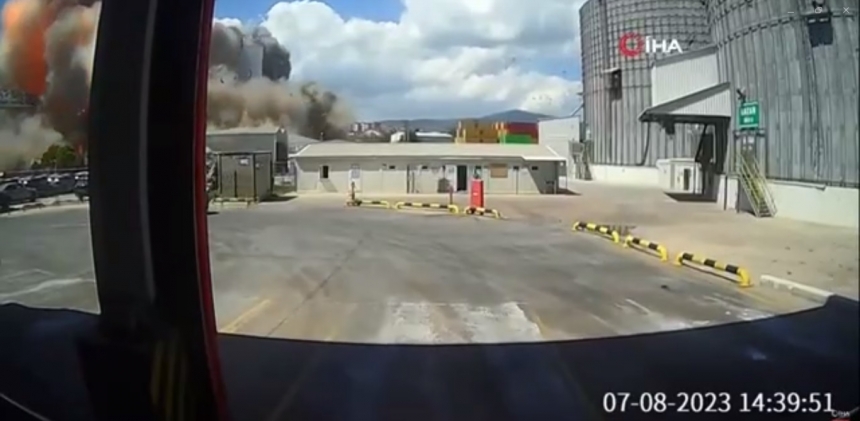 В турецком порту во время загрузки пшеницы произошел взрыв (видео)