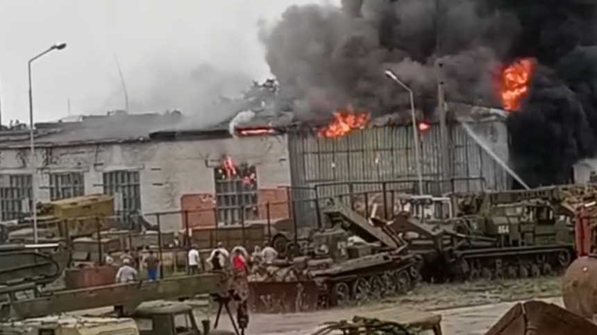 В Ставропольском крае РФ горела воинская часть (видео)