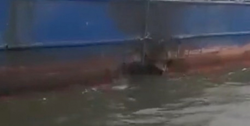 В сети показали российский танкер Sig после удара дрона (видео)