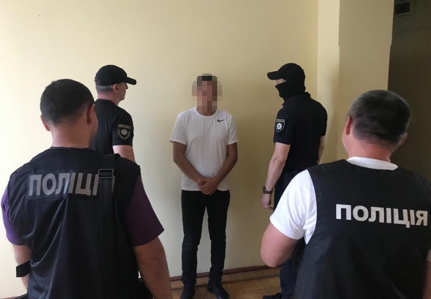 На Одещині військовий чиновник вимагав від дружини пораненого бійця 6000 доларів хабаря