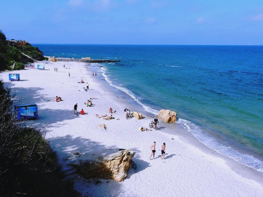 В Одесі перші шість пляжів офіційно відкрили для купання