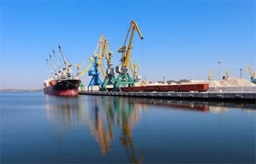 Украина начала регистрировать торговые суда, готовые пройти коридорами в Черном море