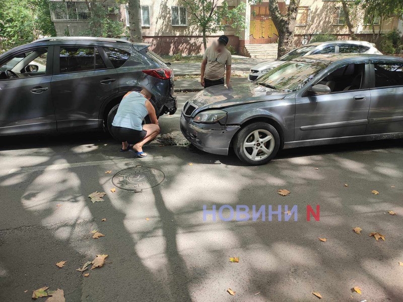 В центре Николаева столкнулись три автомобиля