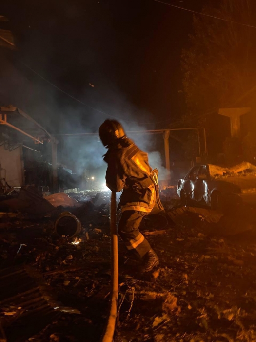 Вночі ворог ударив ракетами та дронами по центру Одеси: є постраждалі (відео)