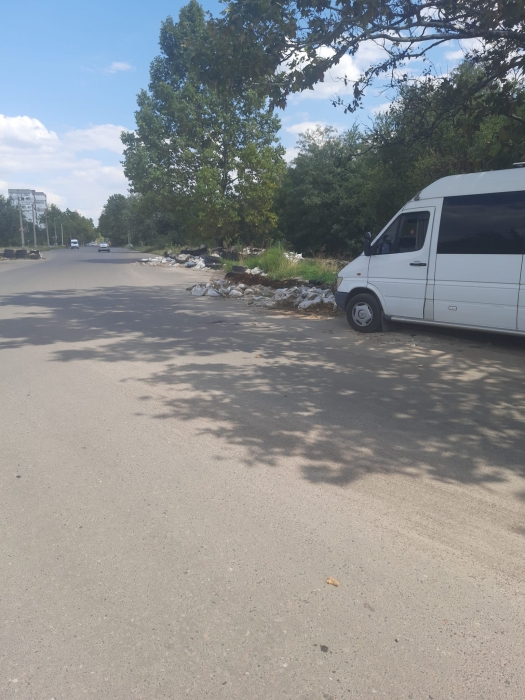 В Николаеве появилась стихийная свалка: кучи мусора уже в человеческий рост (видео)