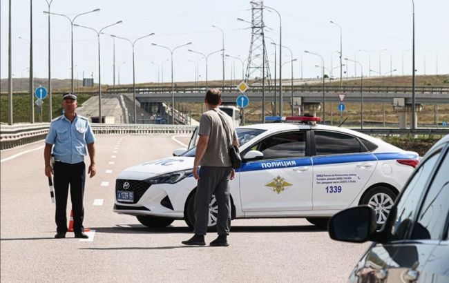 Не менше ніж 10 прикордонників. Після обстрілу Росія терміново посилила охорону Кримського мосту