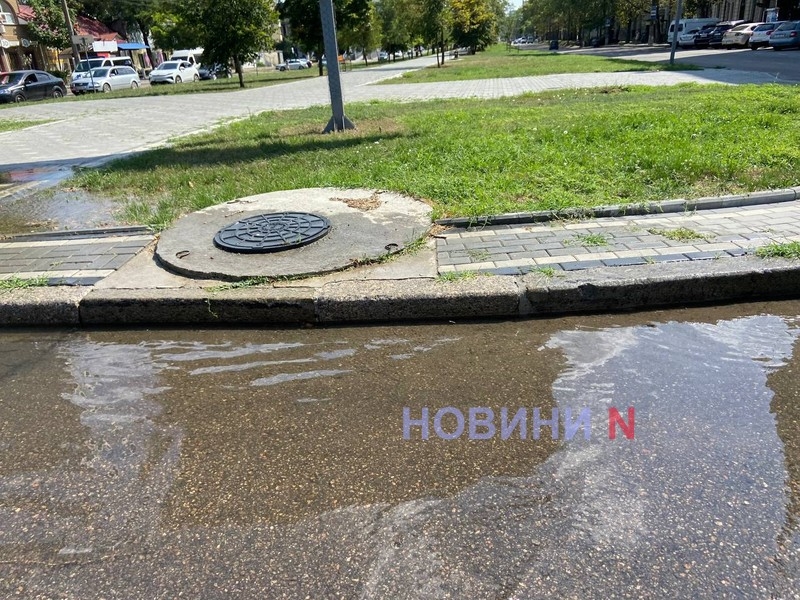 Центр Николаева заливает водой (фото)