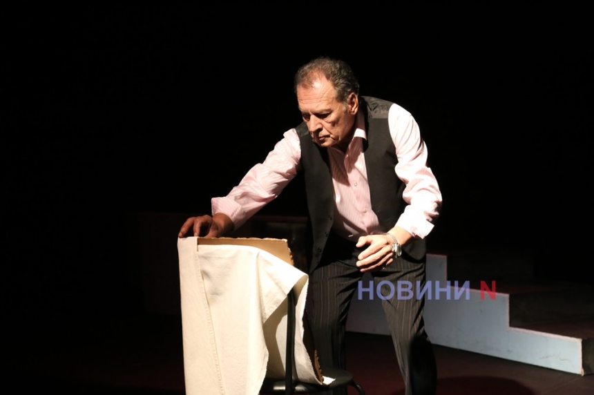 «Все сплачено»: у Миколаївському театрі яскравою виставою відзначили бенефіс актора Алекса Межурецького (фоторепортаж)