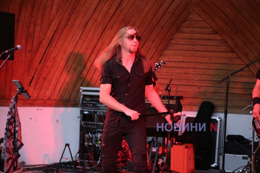 Рок-політ: у ДОФі виступив Миколаївський рок-гурт «Крила» (фото, відео)