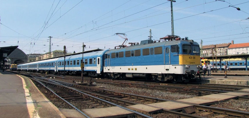 Венгрия снова временно отменила поезда в Украину
