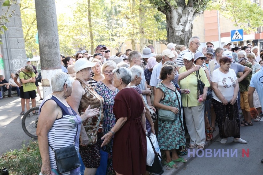 Народи України єдині: Миколаївців почастували пловом за кримськотатарським рецептом (фото, відео)