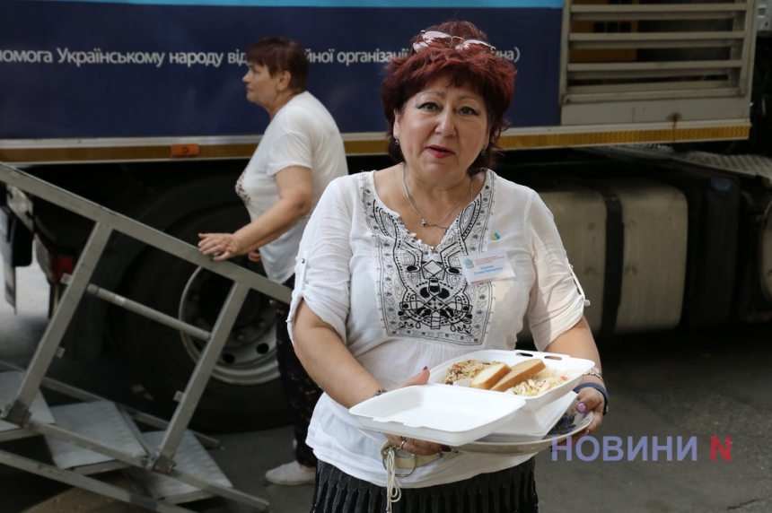 Народы Украины едины: Николаевцев угостили пловом по крымскотатарскому рецепту (фото, видео)