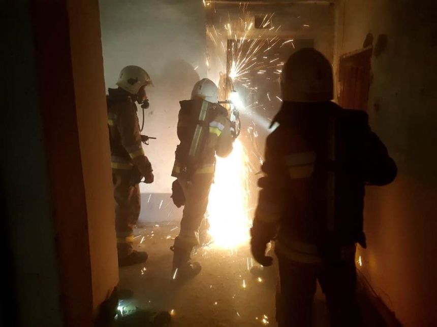 В Николаеве горела многоэтажка: есть пострадавший, его успели спасти