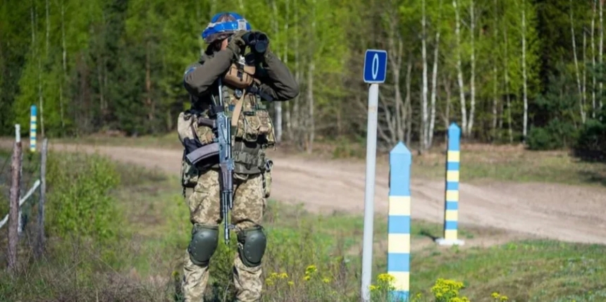 Кому з чоловіків дозволено виїзд за кордон з 1 вересня і хто ухвалює остаточне рішення