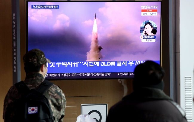 Південна Корея та США шукають у морі частини ракети після невдалого запуску супутника КНДР