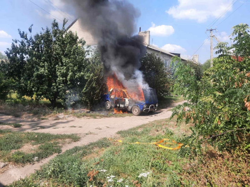 В Николаевской области горели микроавтобус и ВАЗ (фото)