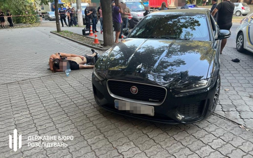 Поліцейський застрелив водія у Дніпрі: з'явилося відео, як Jaguar порушує правила дорожнього руху