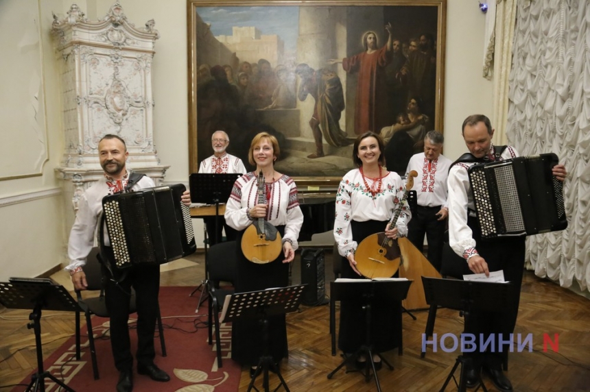 Музичний сувенір: для миколаївців виступив ансамбль «Узори»