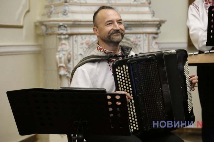 Музичний сувенір: для миколаївців виступив ансамбль «Узори»