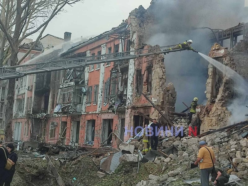 У Миколаєві мешканці зруйнованого російською ракетою будинку самі замовили техобстеження — не довіряють ДЖКГ